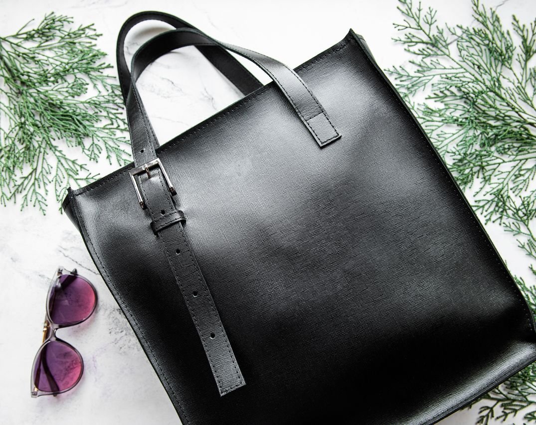 black-leather-bag-7SBHKD4.jpg